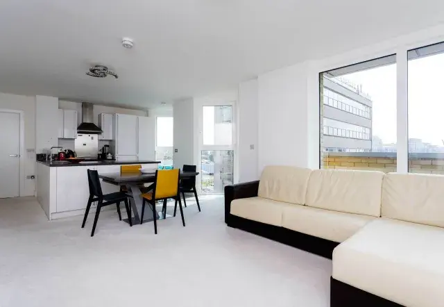 Central Avenue, holiday home in Fulham, London