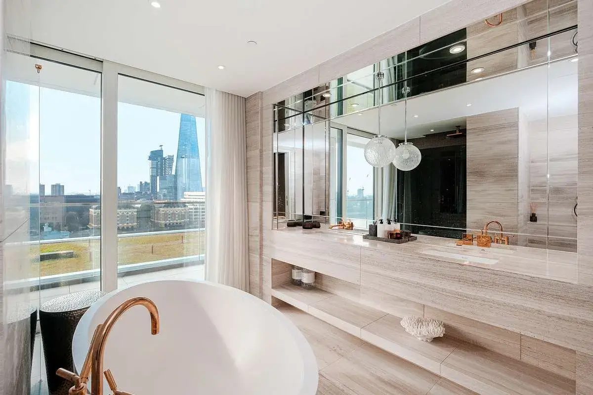 Riverside Penthouse, holiday home in Borough, London