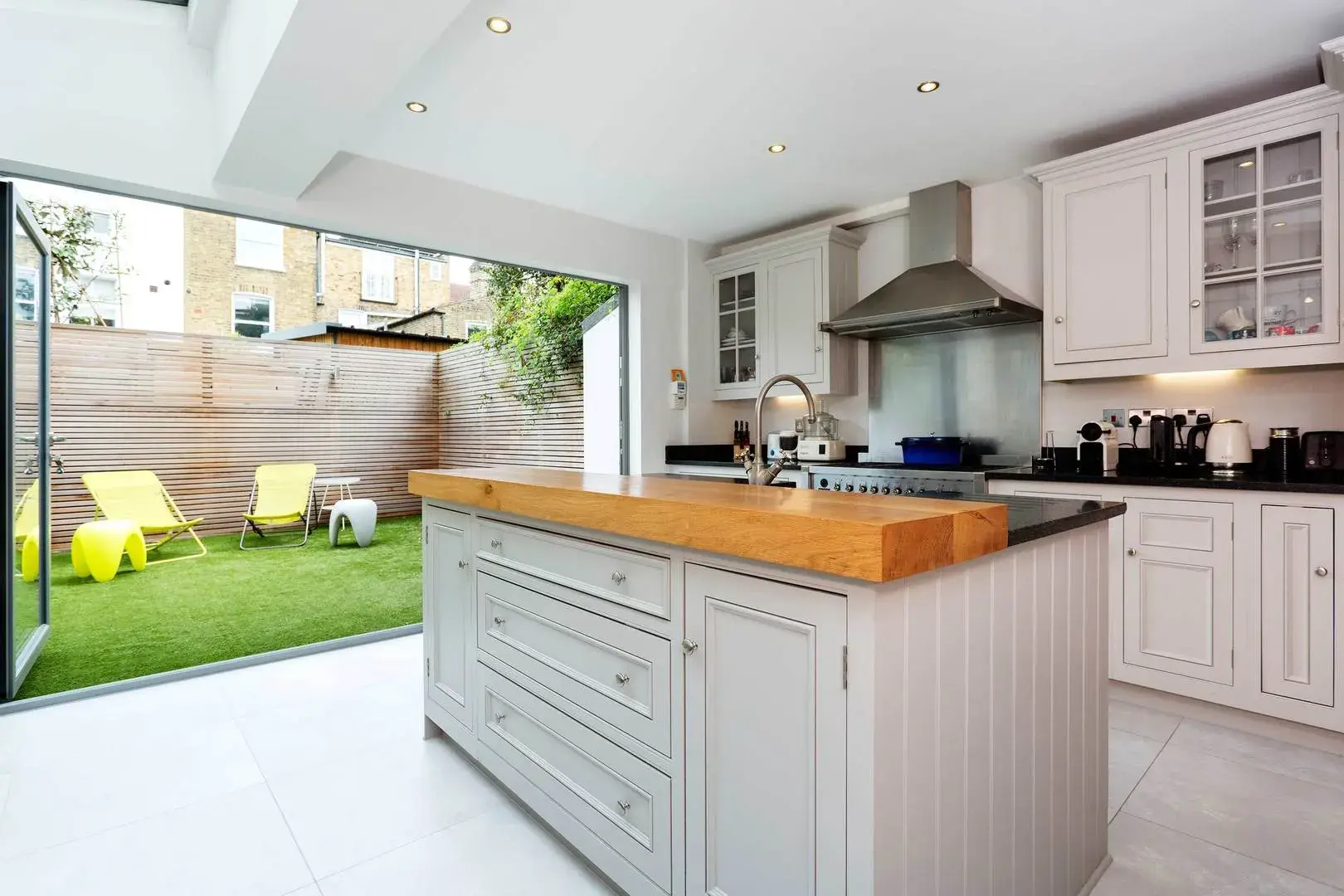 Leathwaite Road, holiday home in Clapham, London