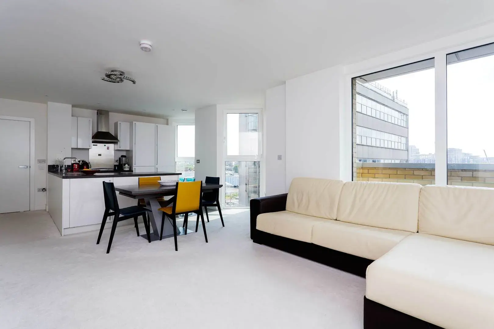 Central Avenue, holiday home in Fulham, London