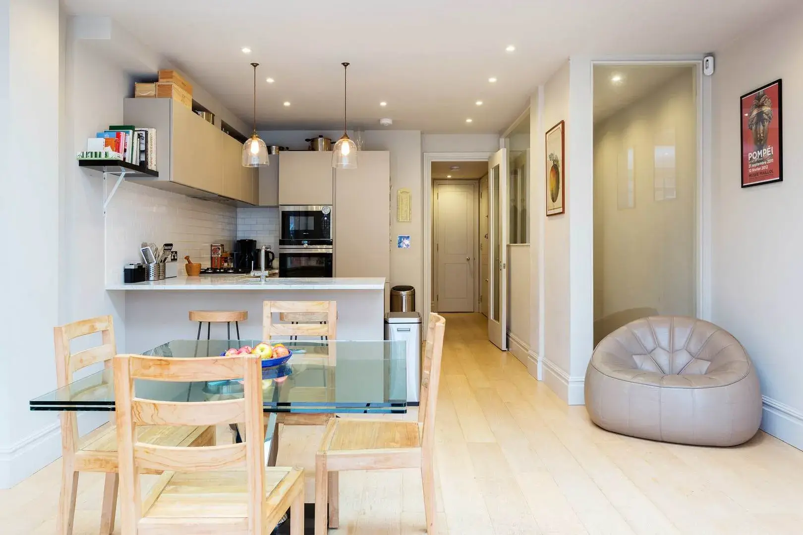 Brondesury Road, holiday home in London