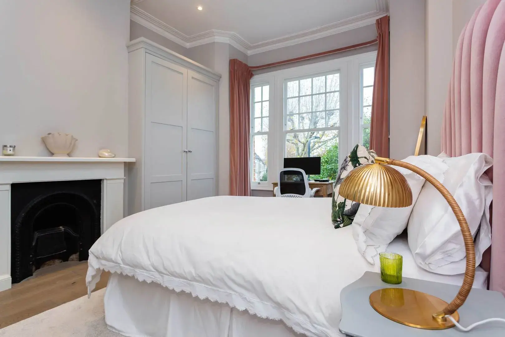 Elms Crescent, holiday home in Clapham, London