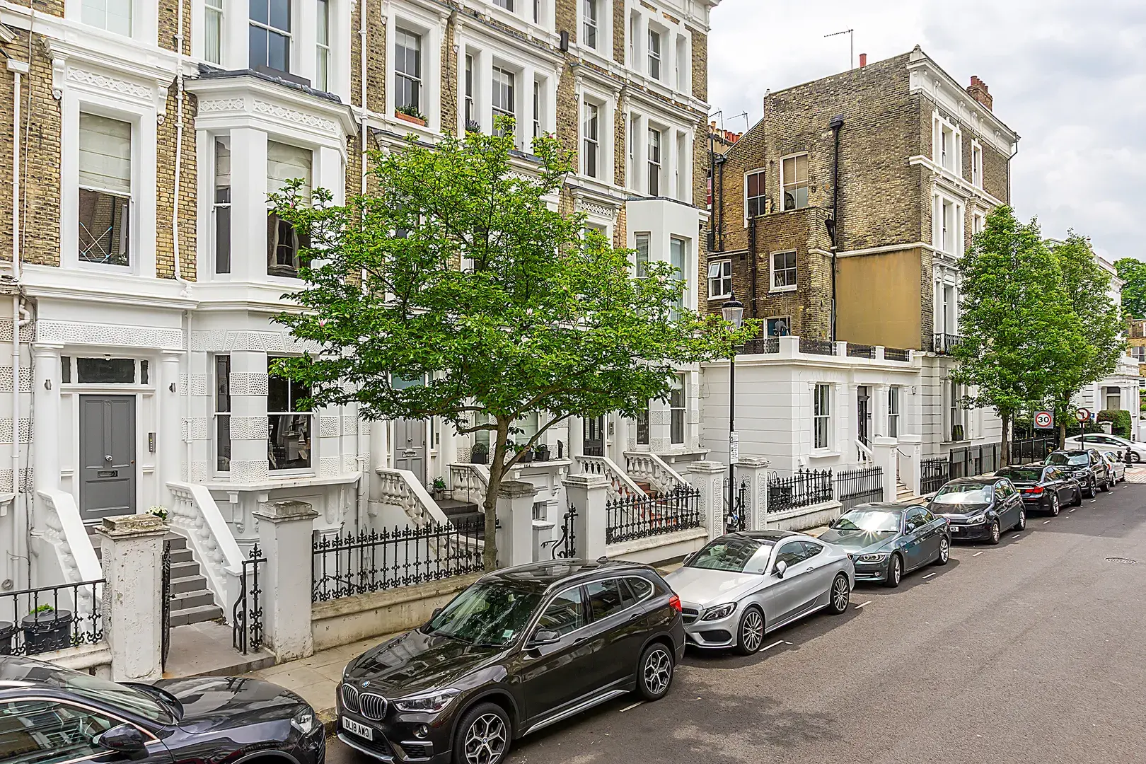 Cathcart Road, holiday home in Chelsea, London